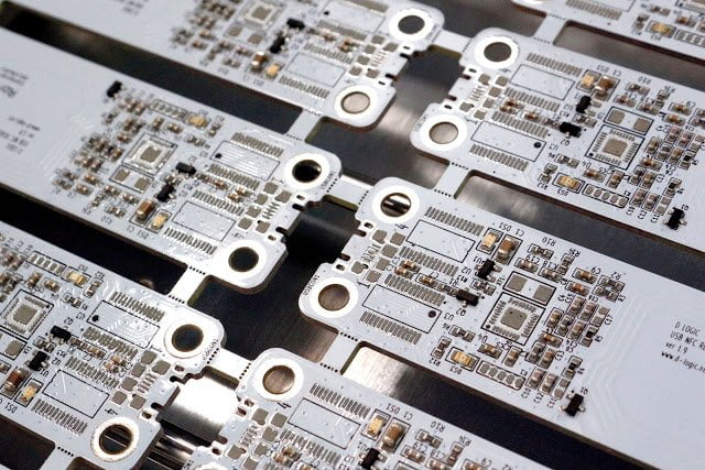 uFR Nano raus aus der "Pick-and-Place"-Maschine