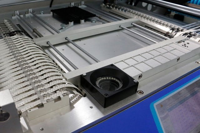 Produktionsmodernisierung mit neuer "Pick-and-Place"-Maschine